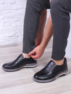 کفش طبی مردانه استاندارد چه ویژگی هایی دارد؟